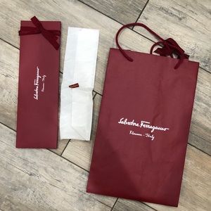 Ferragamo tie packaging set